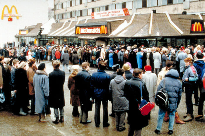 first-mcdonald-restaurant-opens-soviet-union-moscow-russia-1900-5b963dd825f06__700